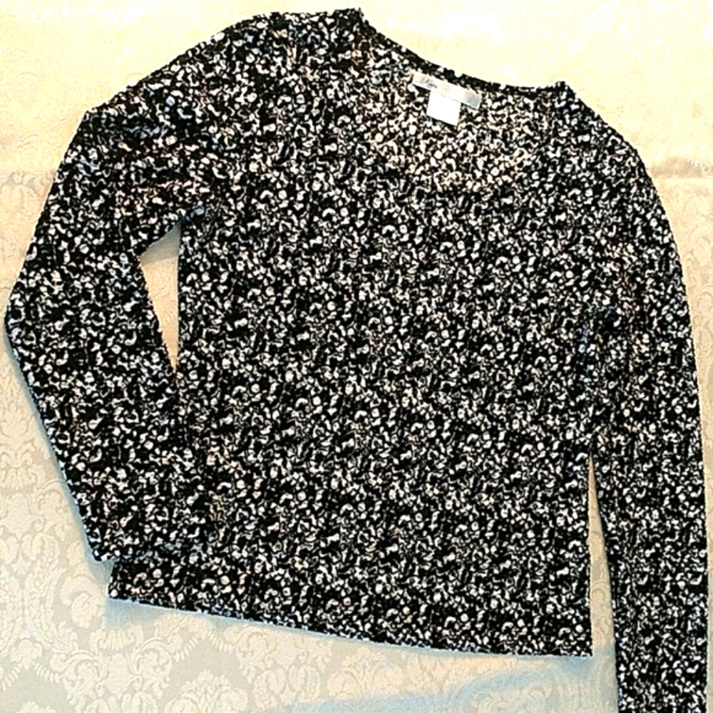 Long sleeve back and white textured top
